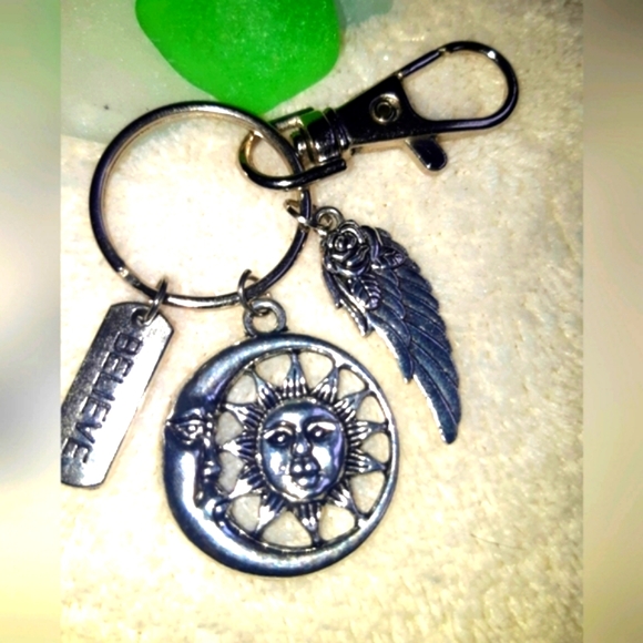 🆕️Boutique Celestial Sun/Moon Angel Wing with Rose's Believe Tag Keychain - Picture 4 of 4